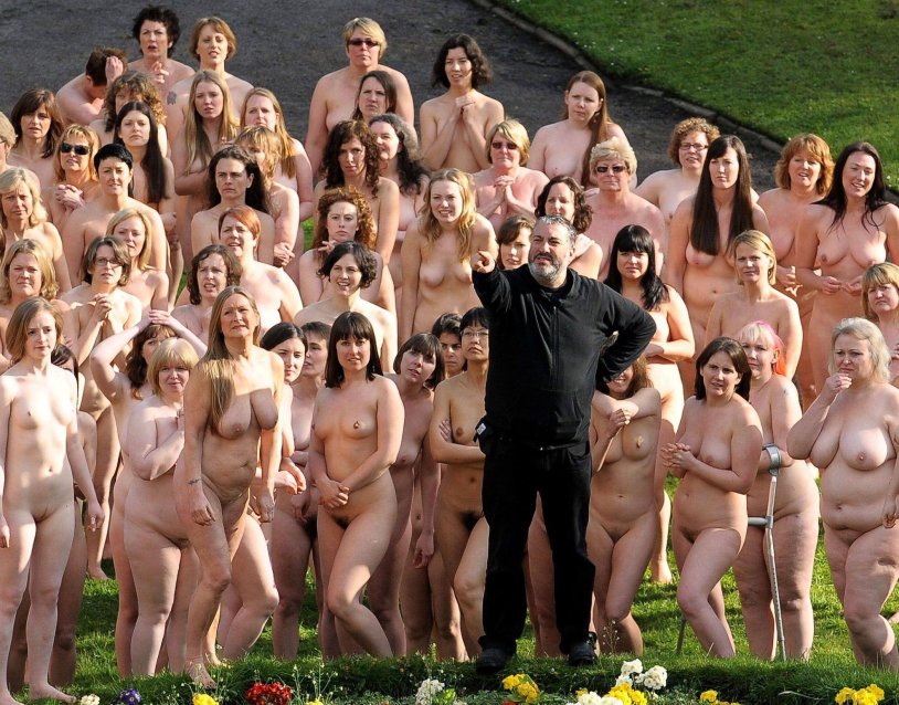 Huge crowd of naked women