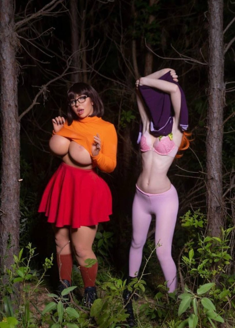 Velma and Daphne Cosplay