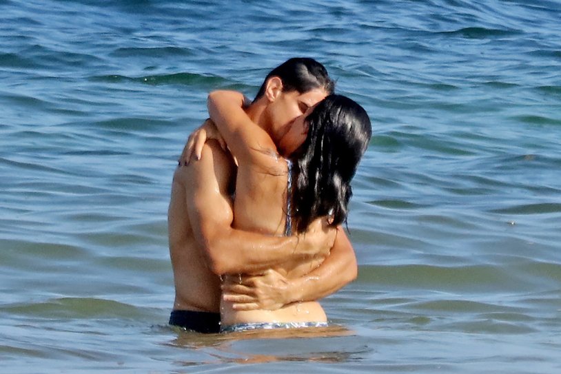 Gina Rodriguez kiss with a girl