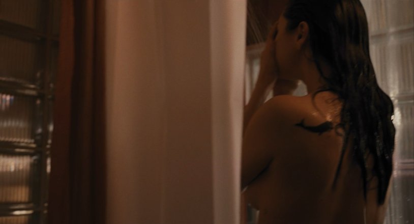 Selena Gomez Nude curled her back