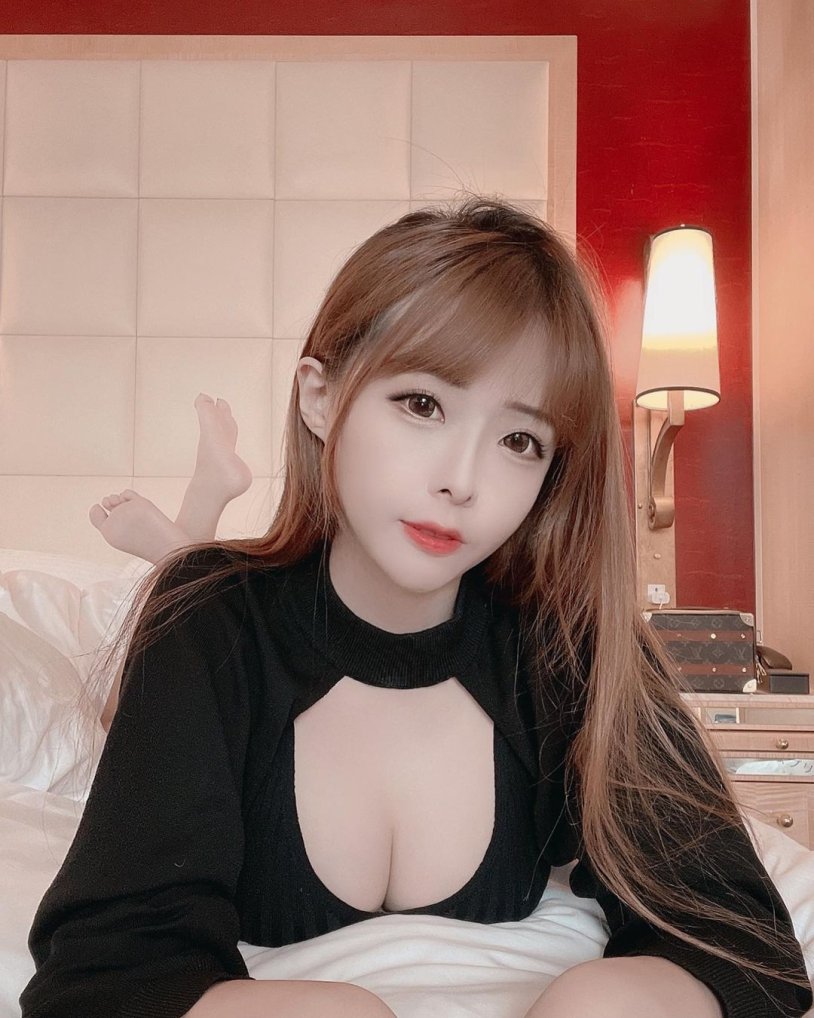 NAME: 欧 小柔 OU Xiaorou