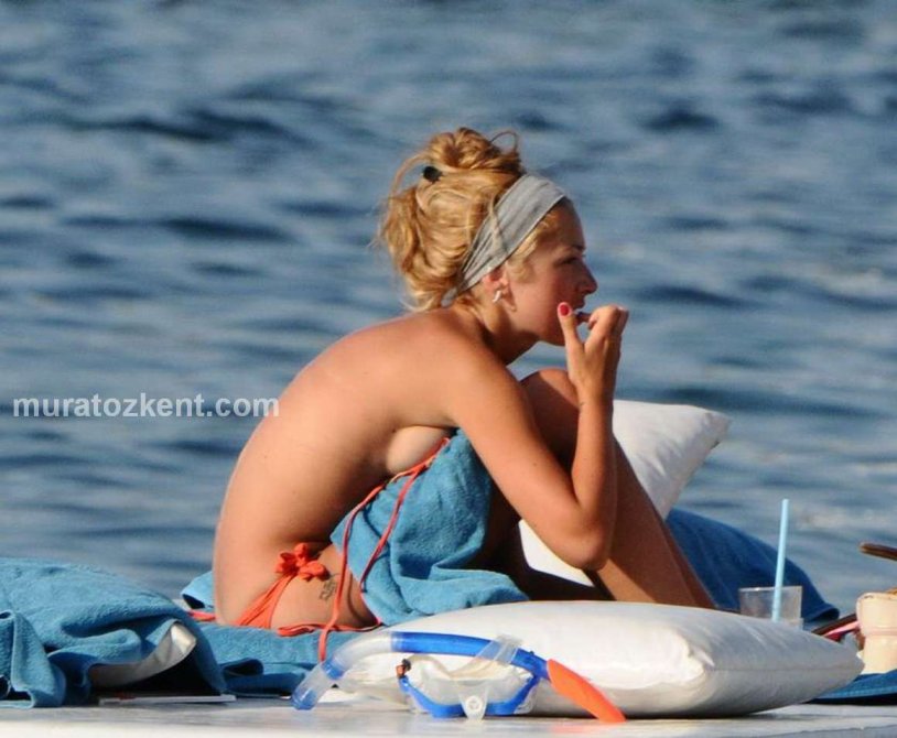 Hadisenin Tatil Pozlari Beach