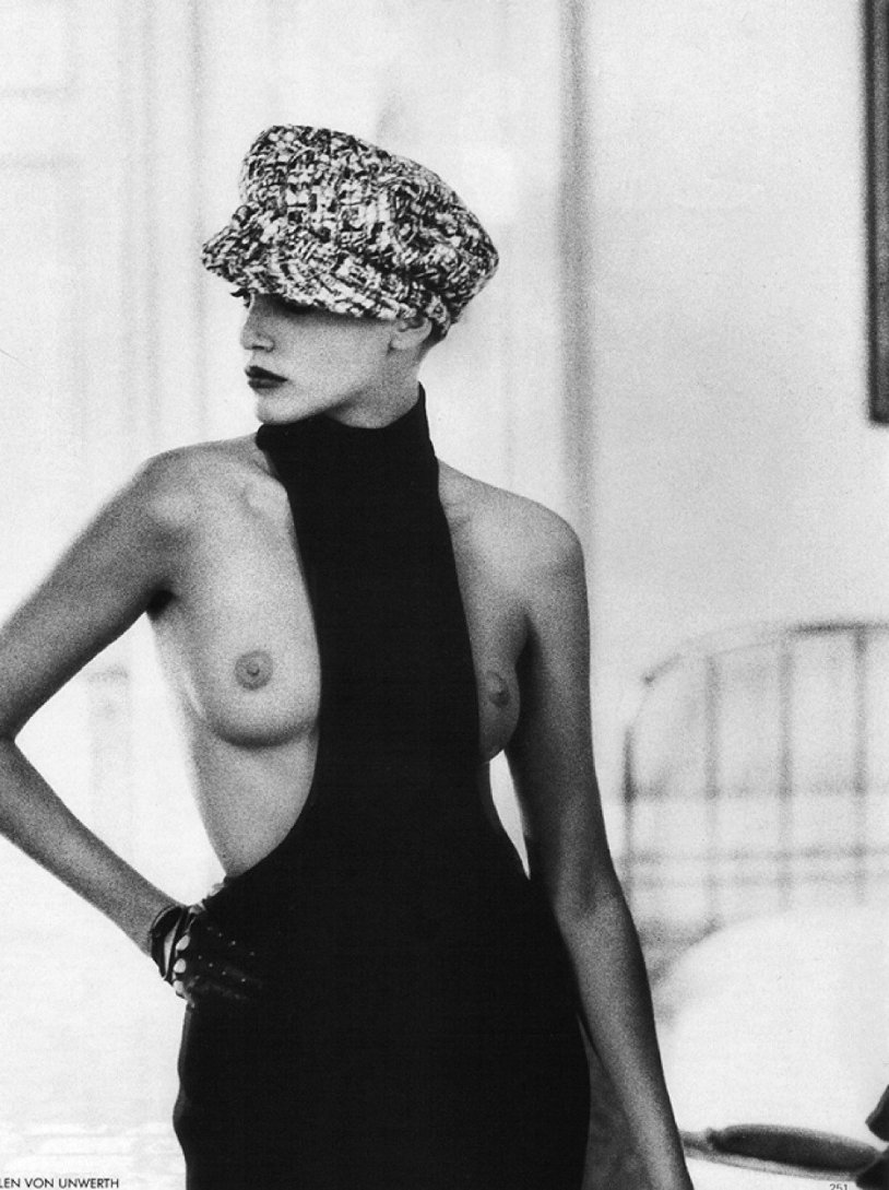 Linda of the evangelist is naked