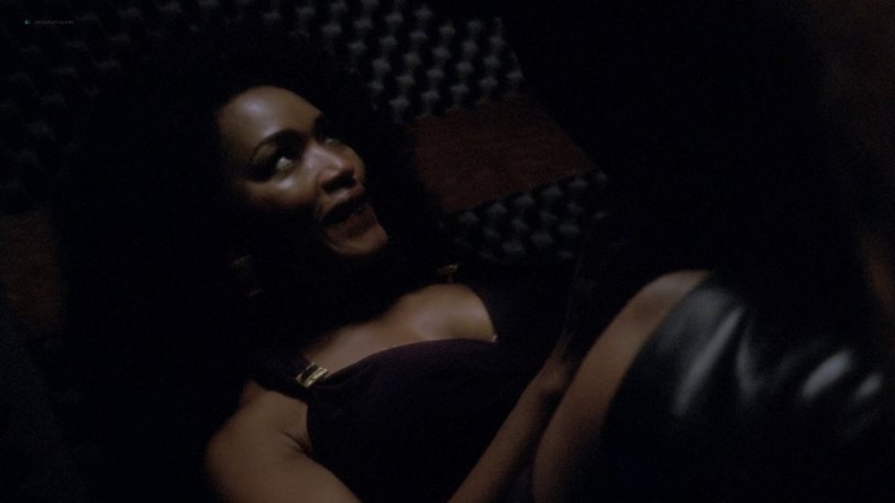 Angela Bassett Hot photo