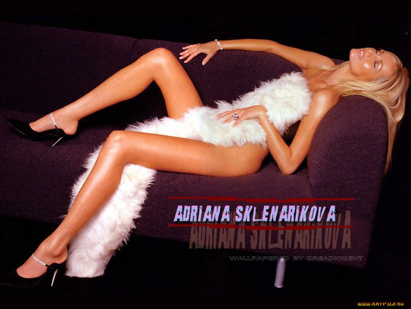 Adriana Sklenarikova Karembeu legs