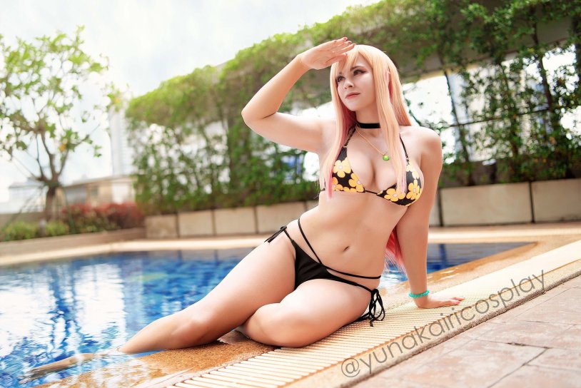 Marin Kitagava cosplay in a swimsuit