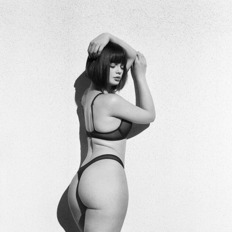 Model Marie Grippon in bikini