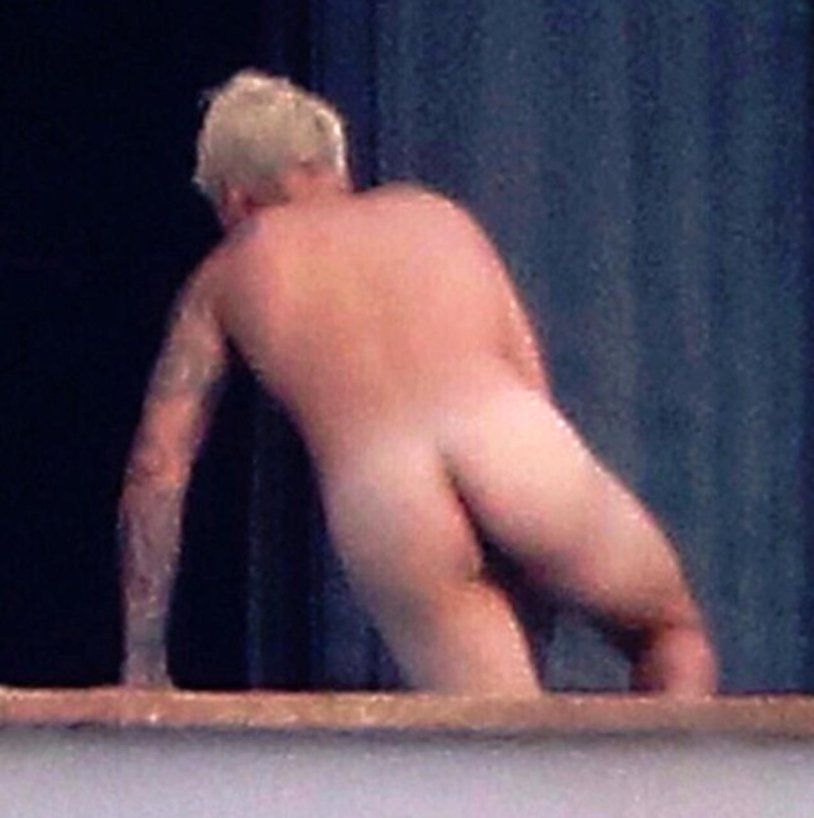 Justin Bieber undressed naked