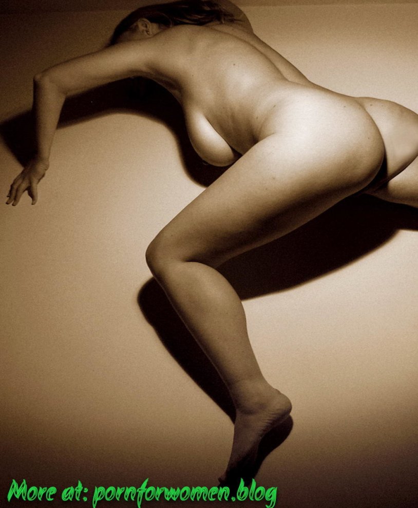 Conservative woman nude