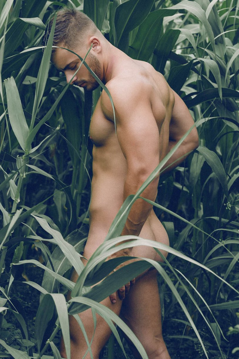 Jeroen kerkhof model is completely naked