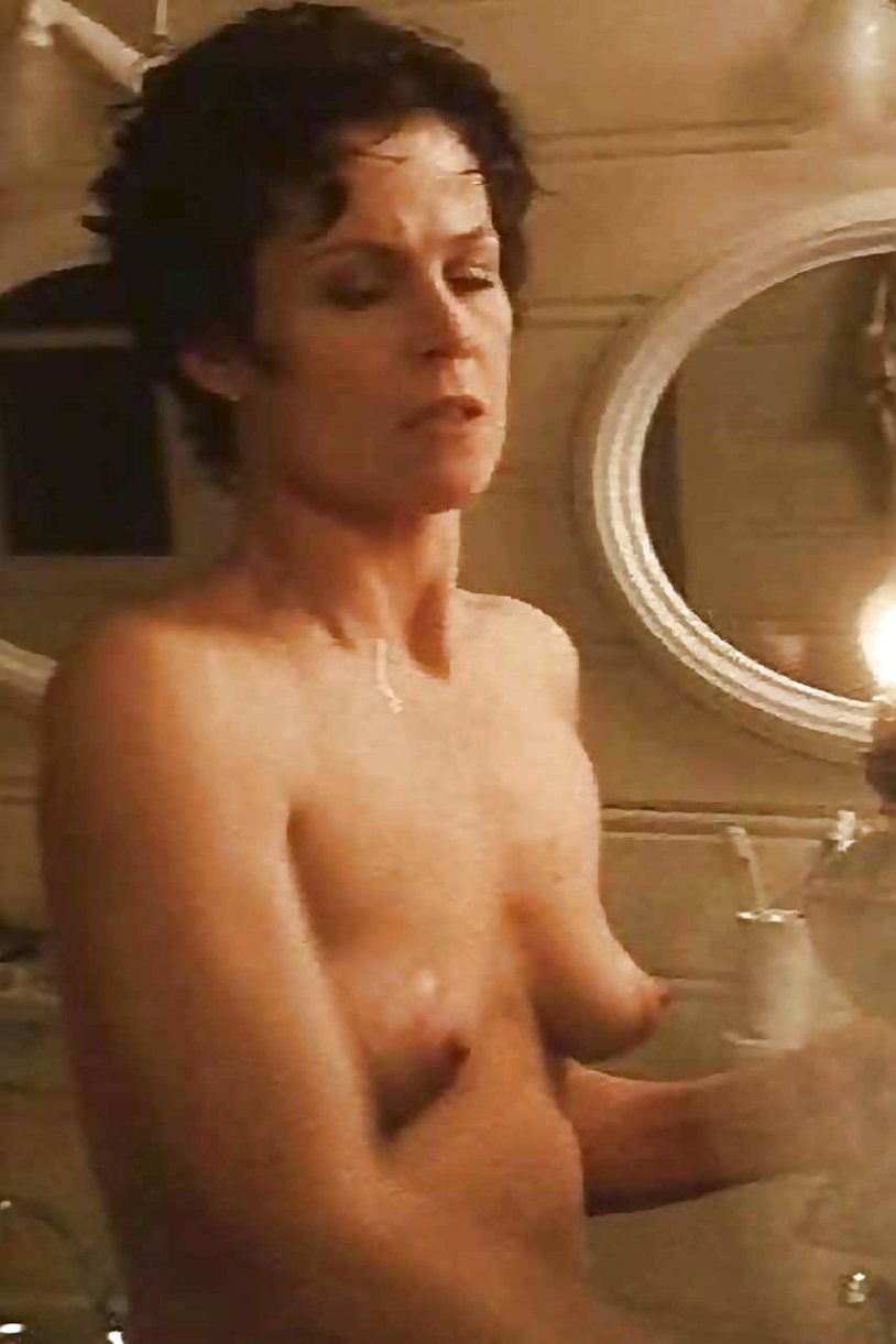 Sigurni Weaver Naked in the film