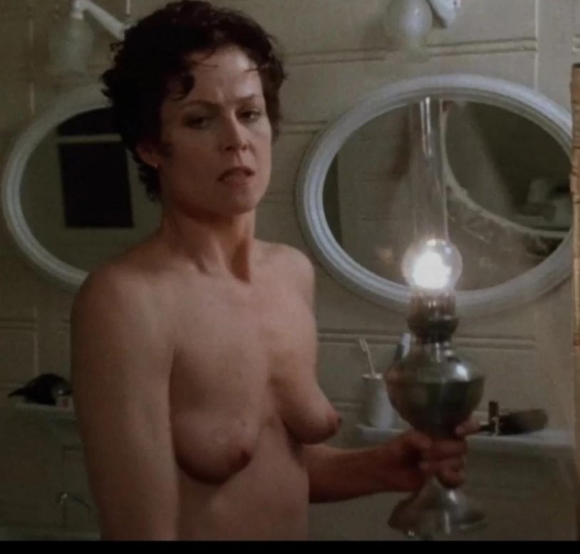 Actress Sigurni Weaver Naked