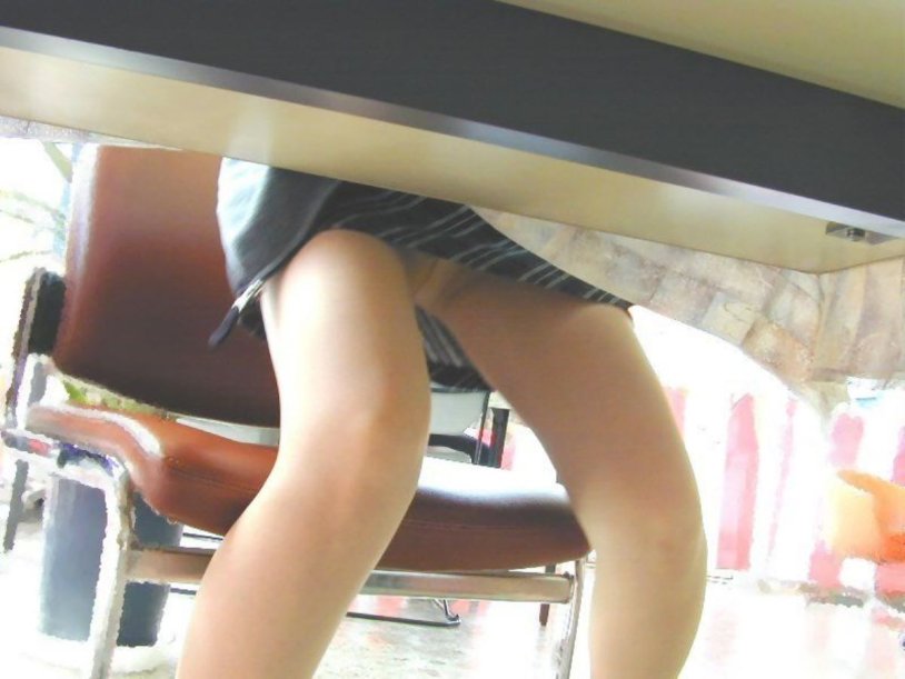 Upskirt Panty Less Under Table Get Vibrated Public Japan