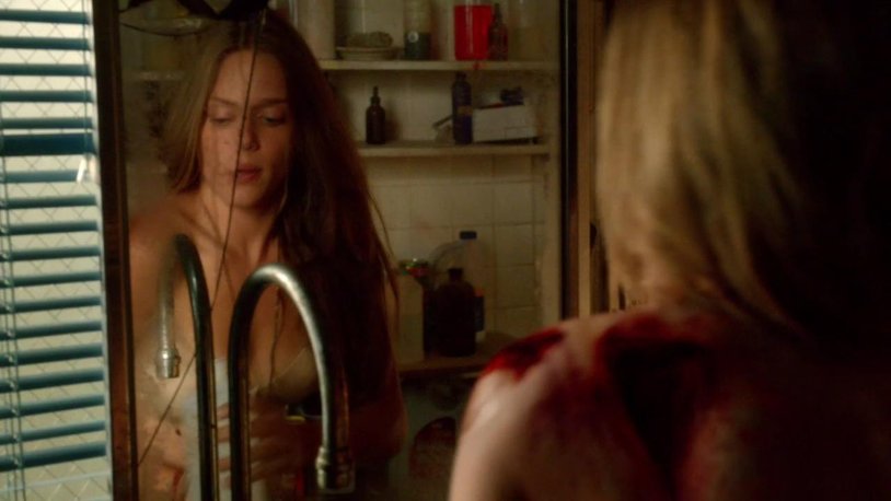 Photo naked Trace Spiridakos