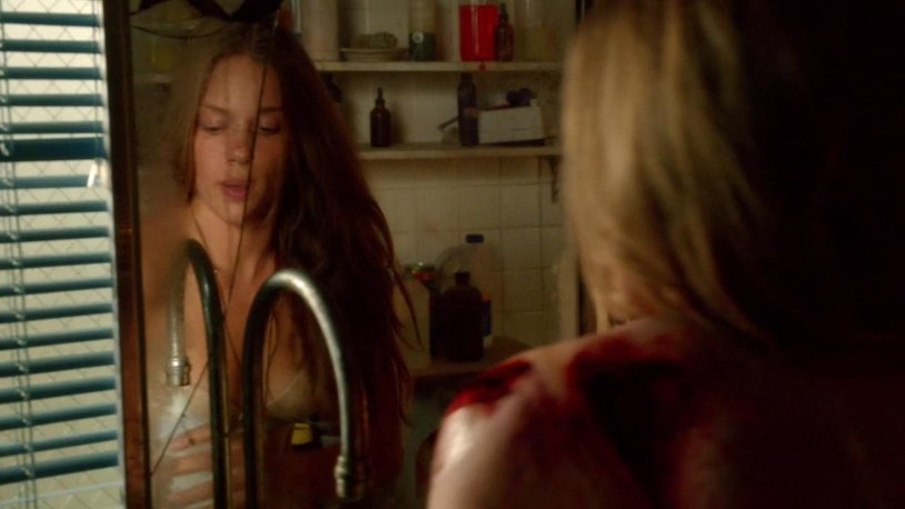 Photo naked Trace Spiridakos