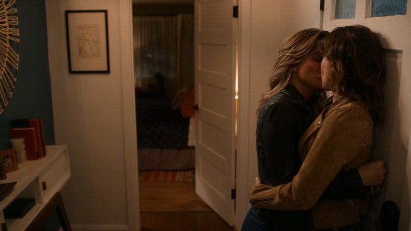 Vera Farmiga lesbian kiss