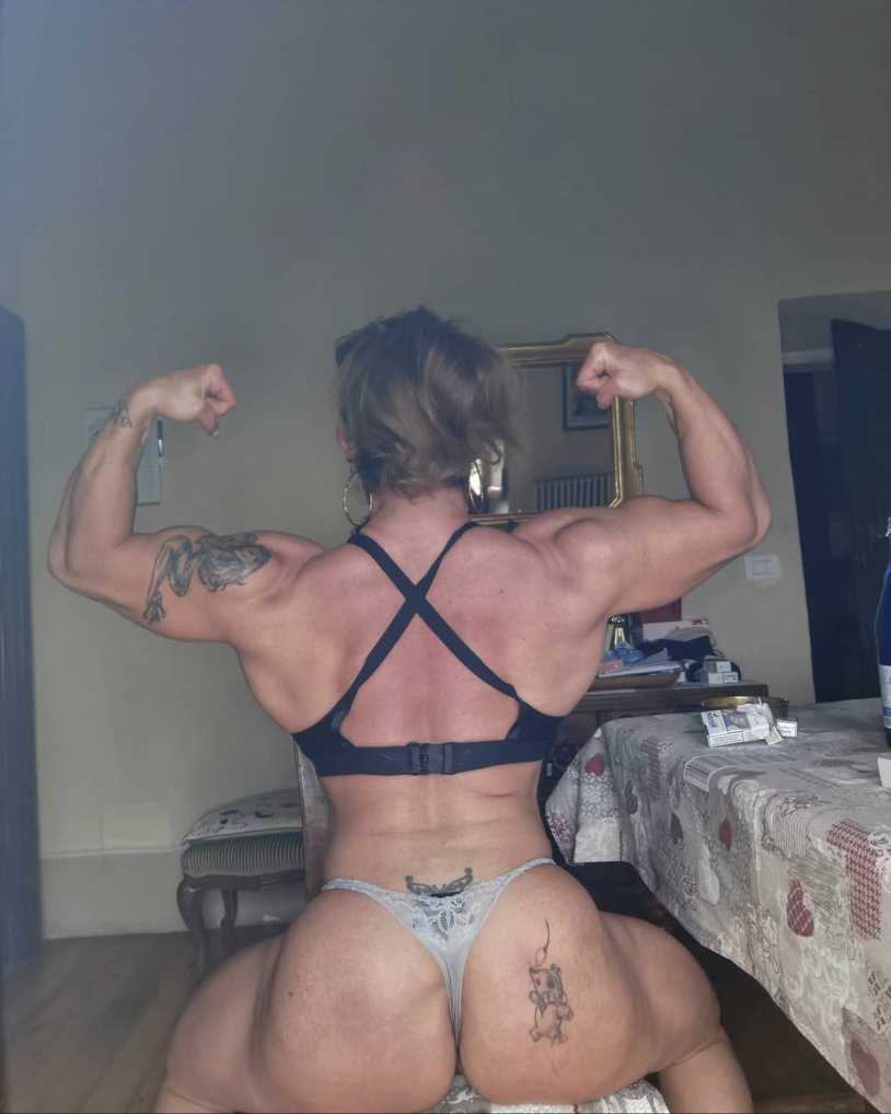 Bodybuilders Lisa Cross