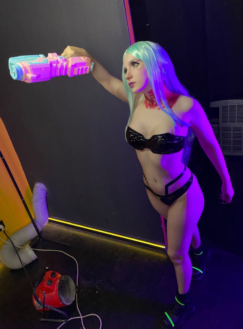 Rebecca cyberpunk cosplay