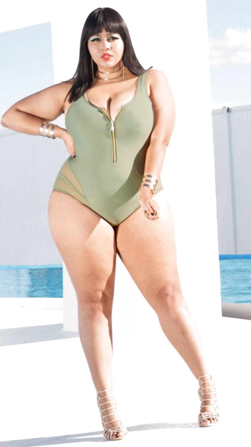 Pyshki in mini swimsuits