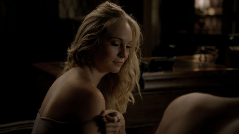 Caroline Glows is hot