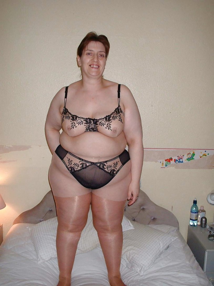 BBW Granny poses in underwear