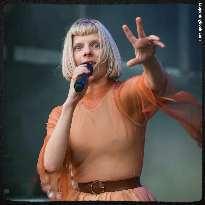 Singer Aurora