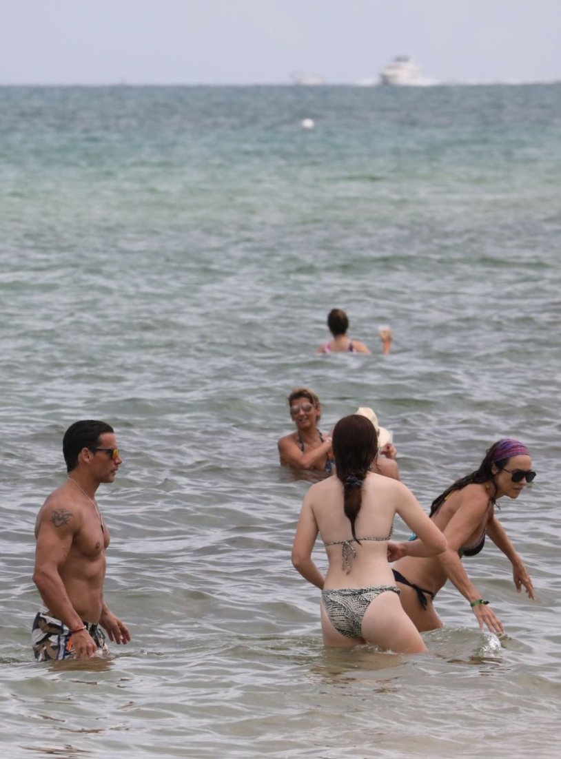 Jessica Alba on the beach in Miami