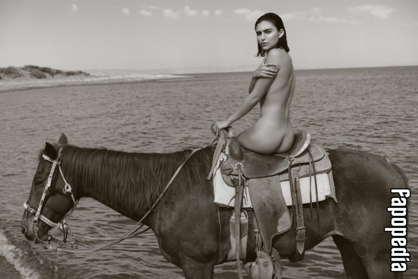 Natasha Eklove, Sydney Van Til & Jesse Renae by Piers Bosler