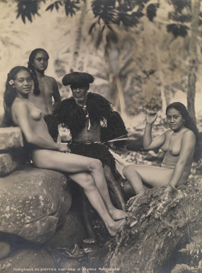 Polynesics retro are naked