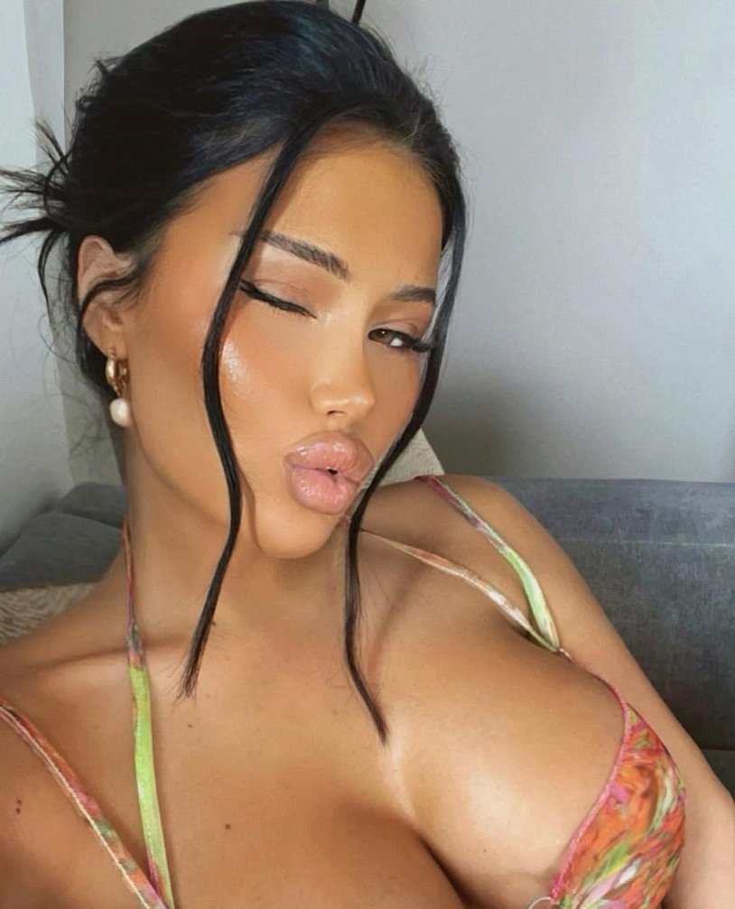 Adele Grisoni to plastic