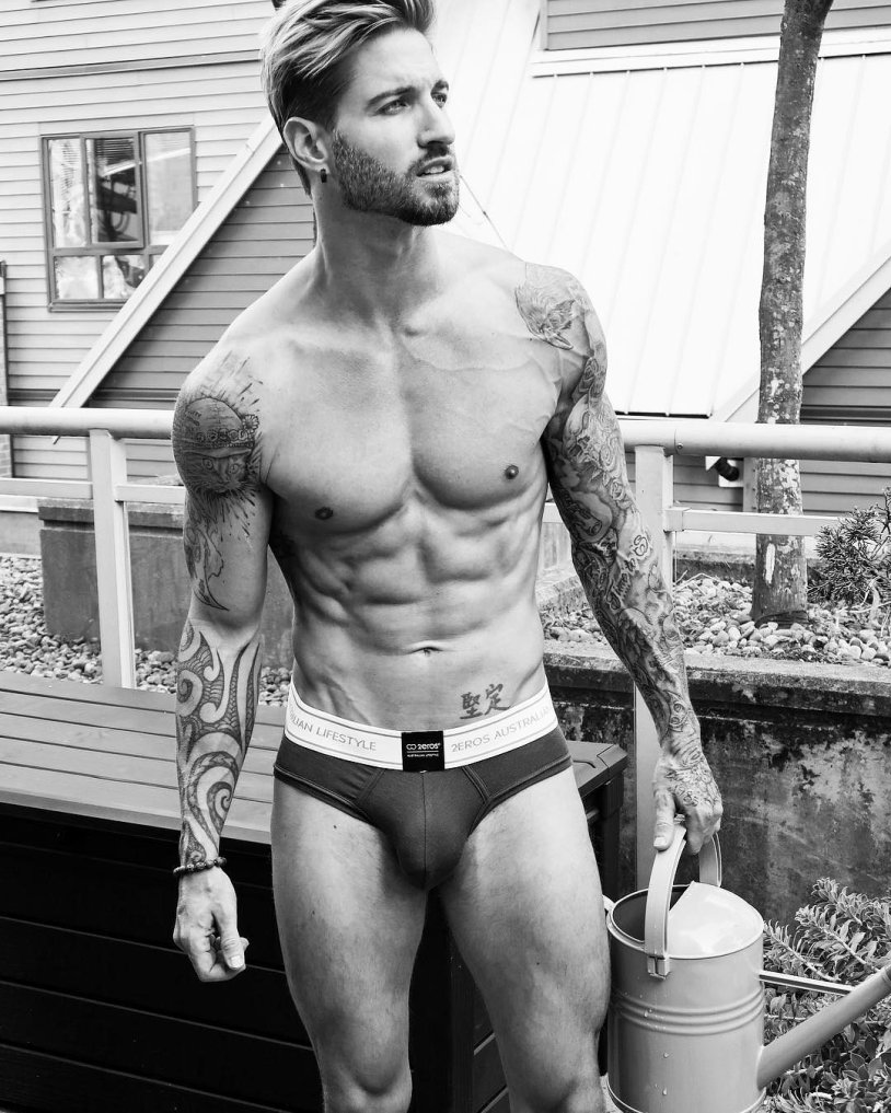 Travis Deslaurier member