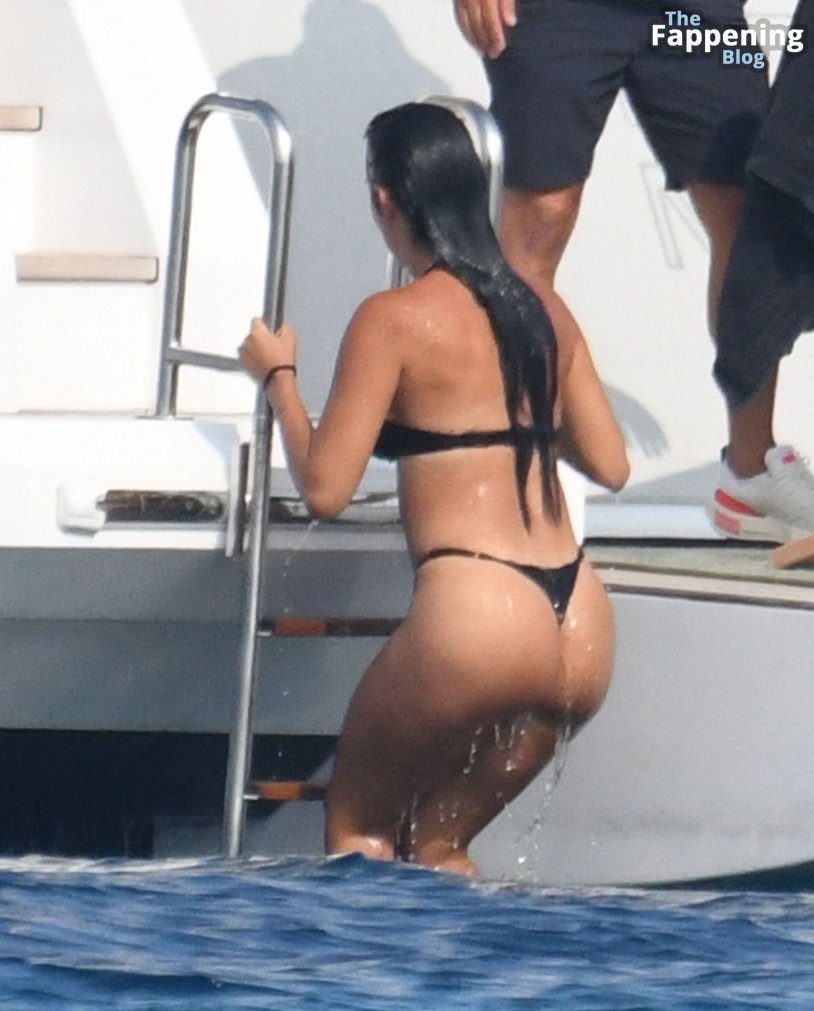 Georgina Rodriguez ass