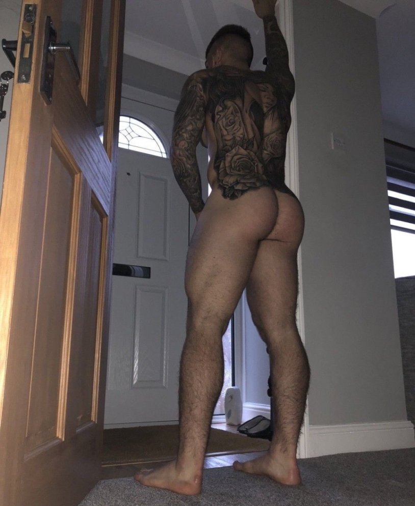 Chris Hatton eggs naked