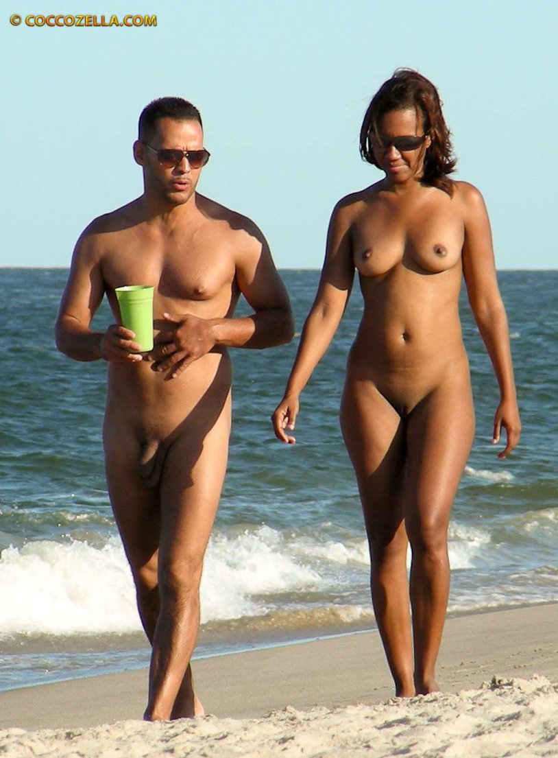 Naked pairs without panties on the beach