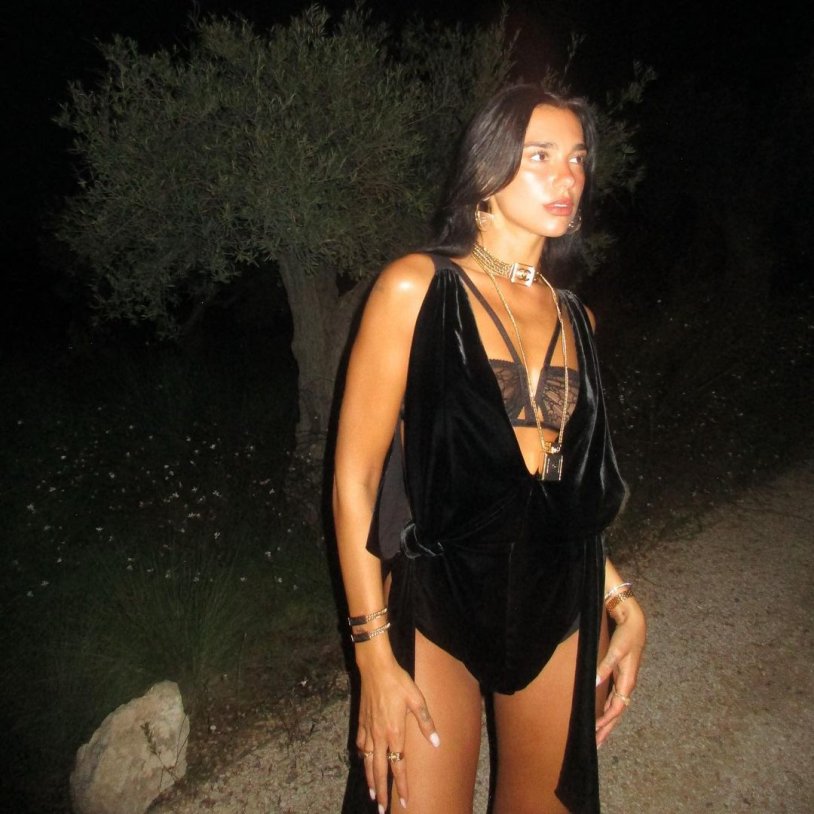 Dua Lipa without linen