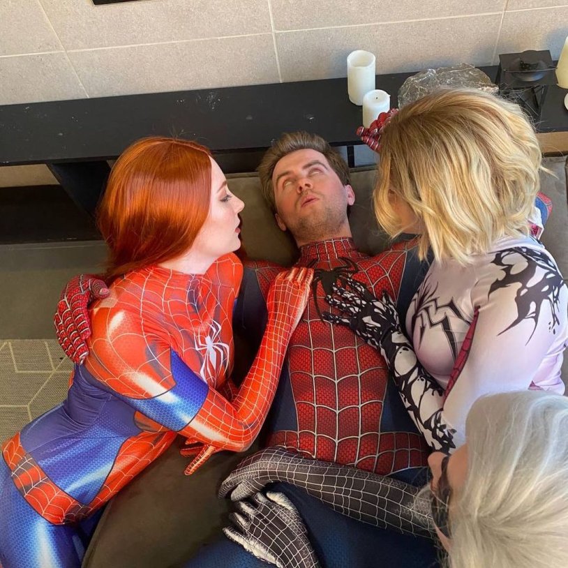 Pautetine. SEC. Naked. By. Russian