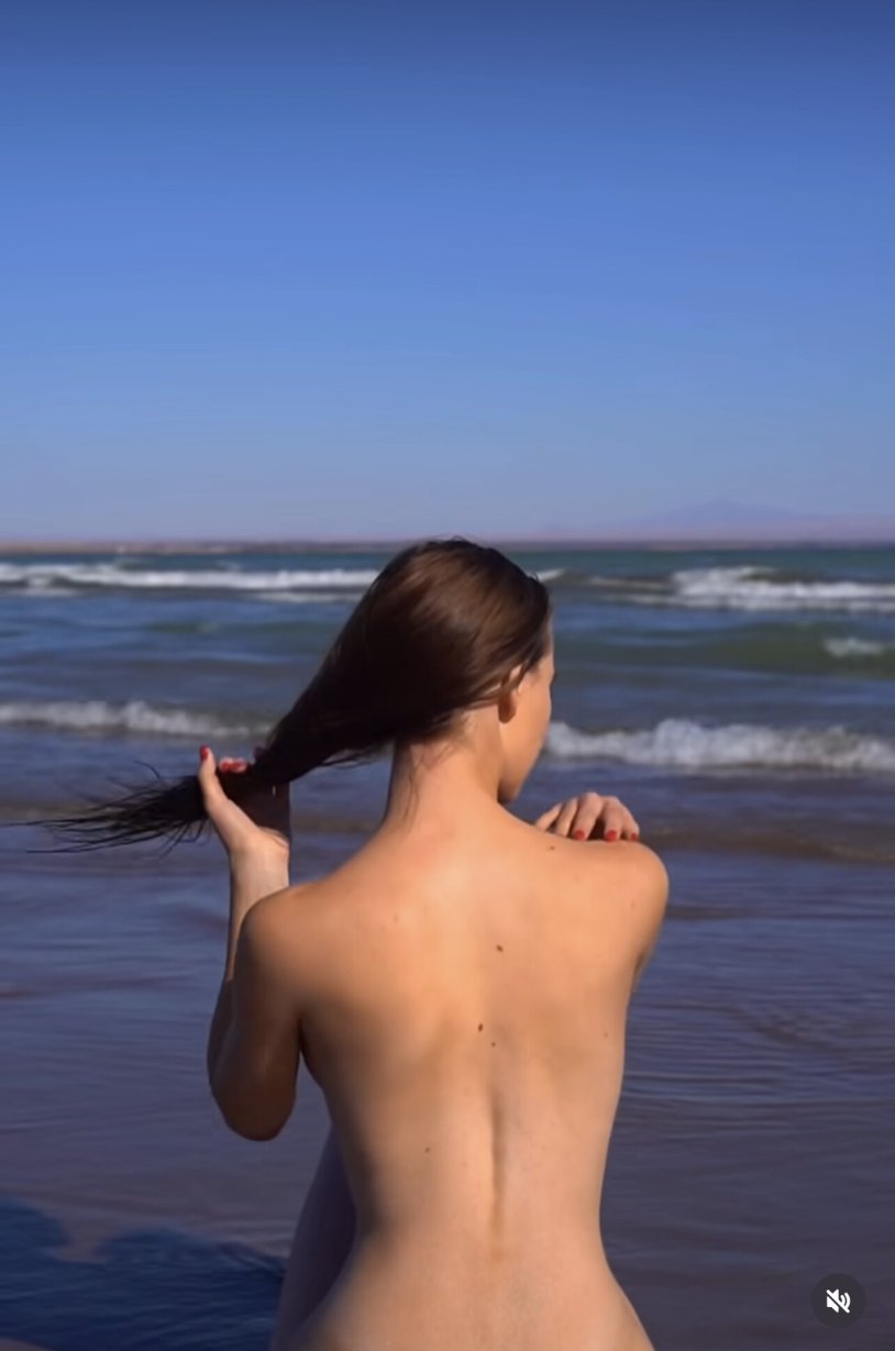 Girl at sea from the back