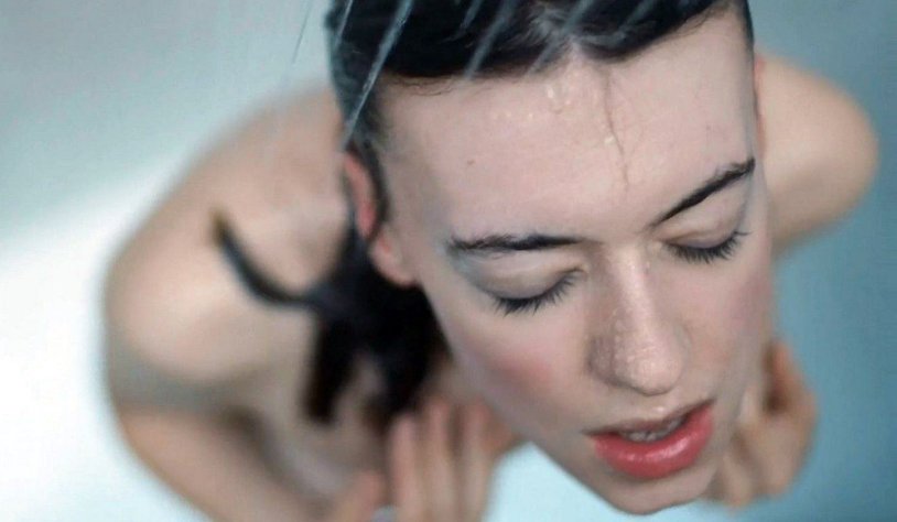 Daisy Edgar-Jones Tits