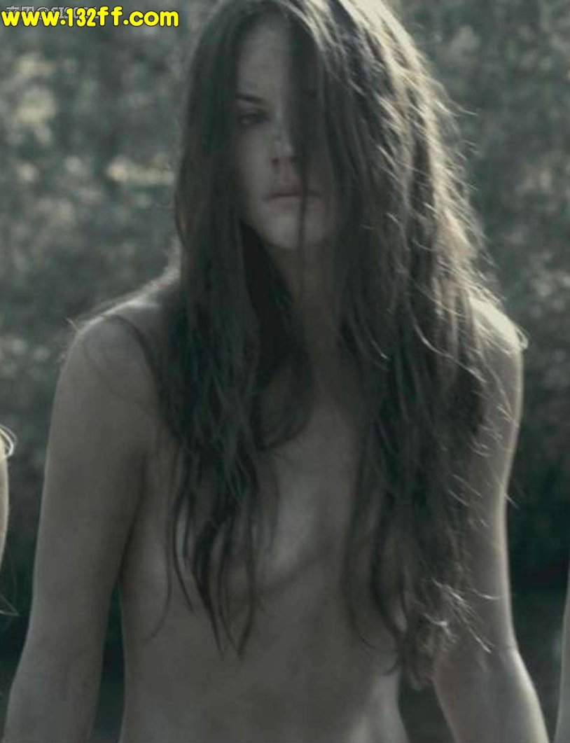 Actress Sarah Butler Naked