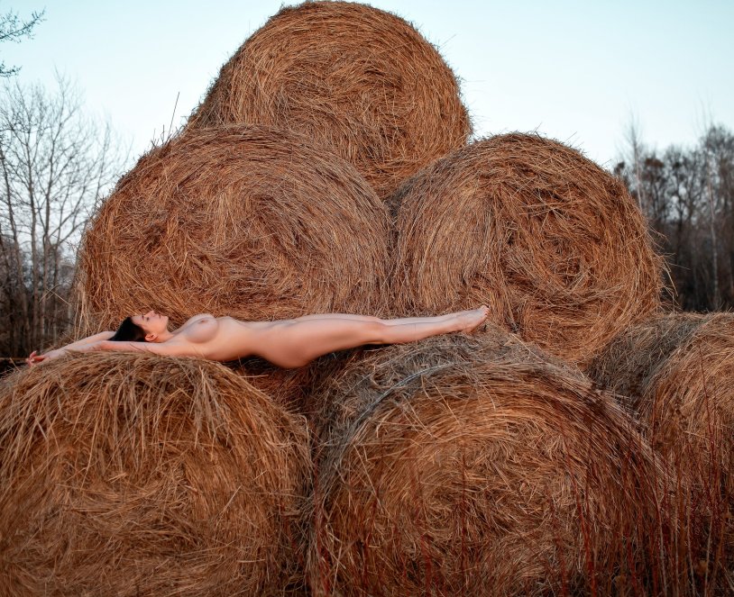 Photo session in the haystack