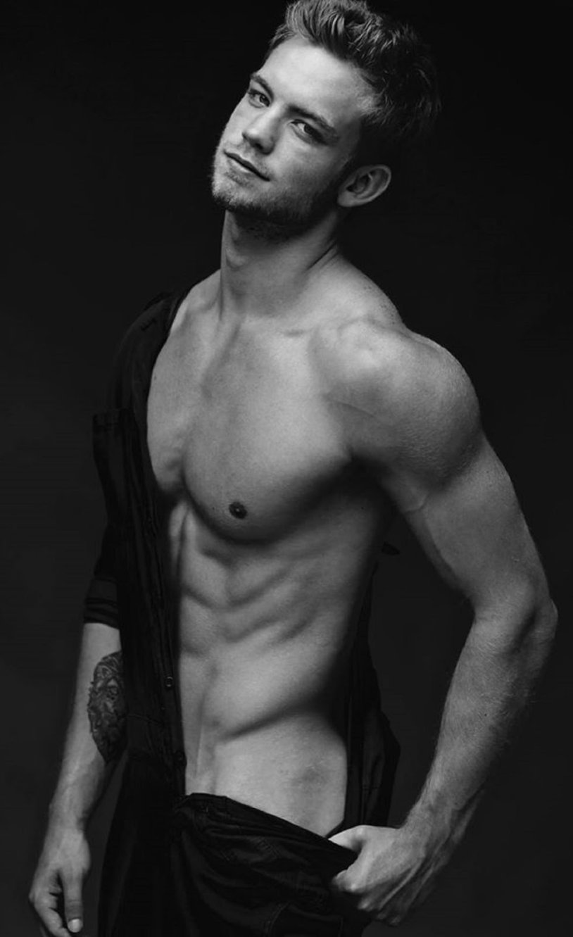 Dustin McNIR DUSTIN MCNEER