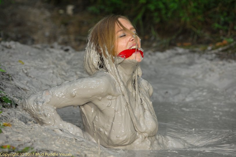 Photo session naked in mud