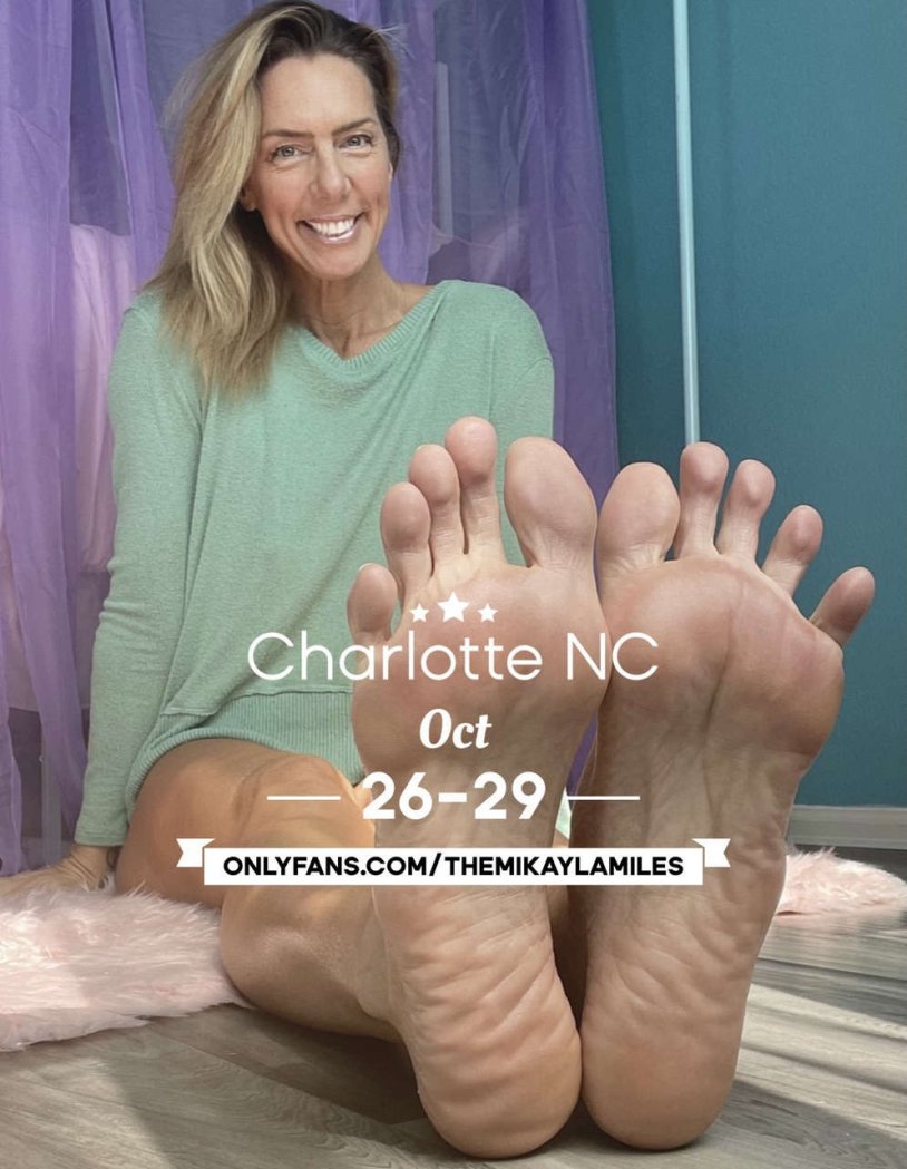 Mikail Miles Feet with her husband