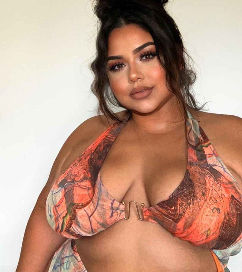 Model plus saz Diana Sirokai