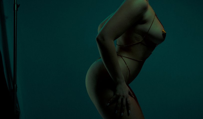 The photo shoot is erotic