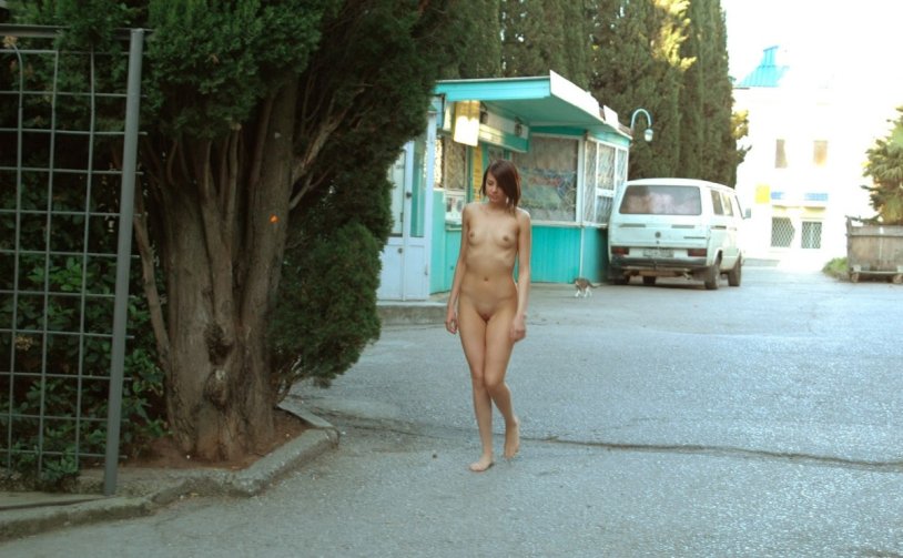 The girl undressed at the stop