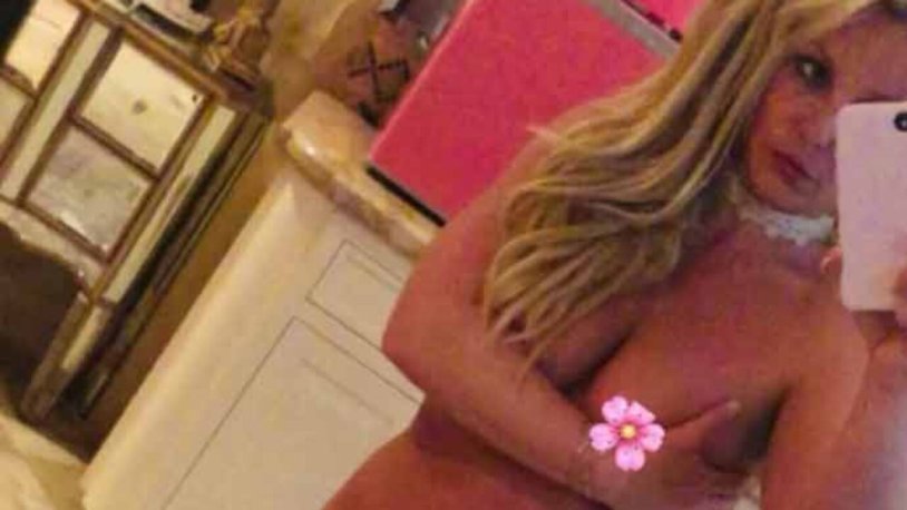 Britney Spears posted naked photos
