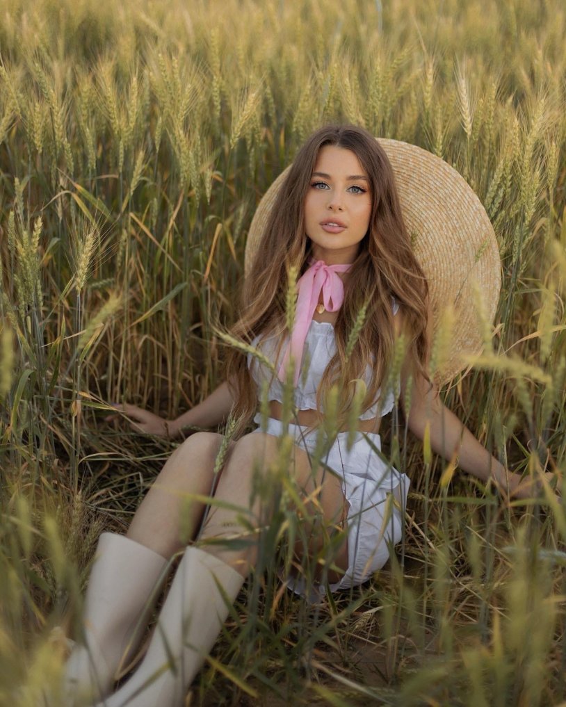 Dilya Enikeeva girl Emil