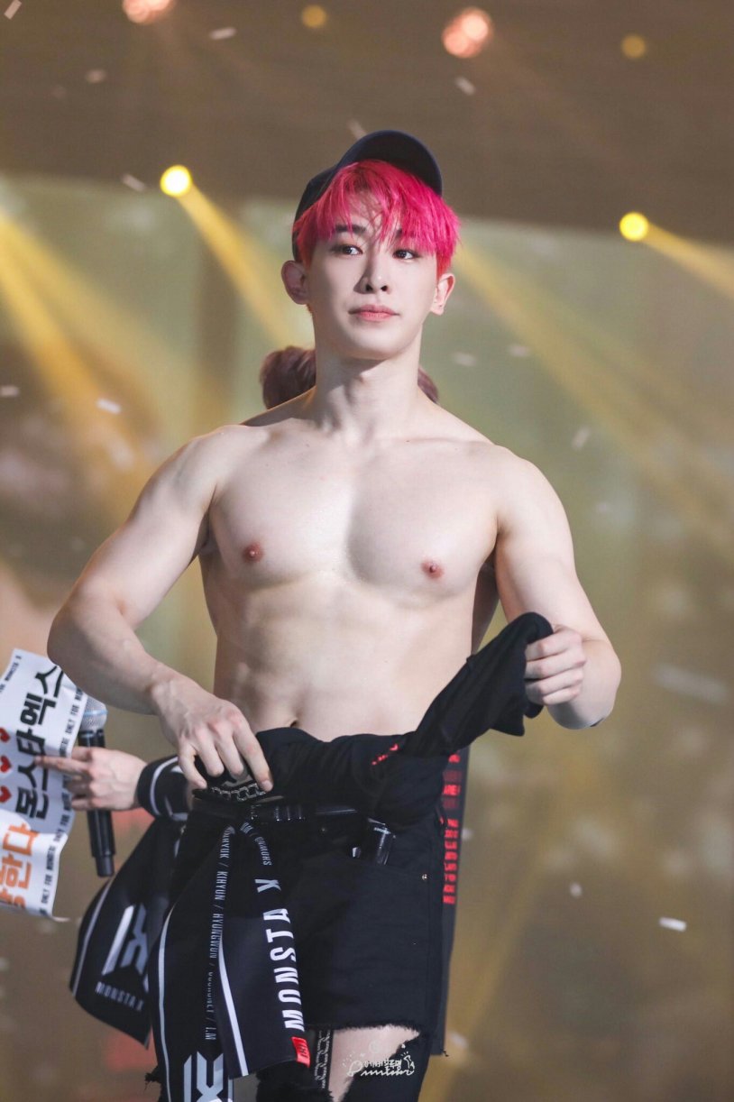 Wonho Monsta X from the back