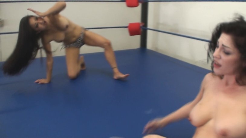Fight of naked girls